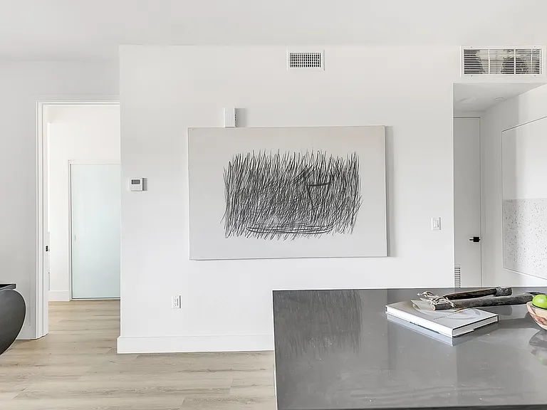 14755 Burbank Blvd — Photo 10