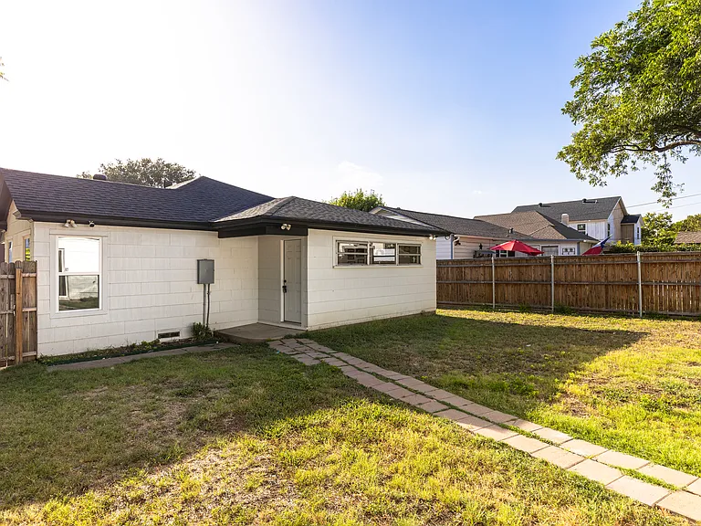 3313 8th Ave — Photo 30