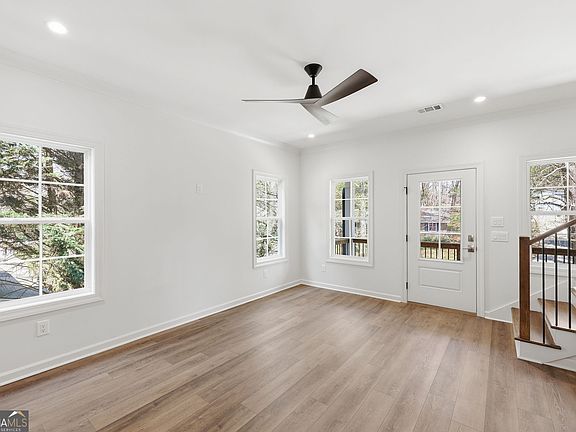 4th image of 1123 Riverside Ter
