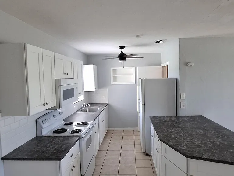 2216 Anne Ave — Photo 8