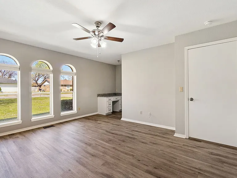8208 Mark Ln — Photo 12