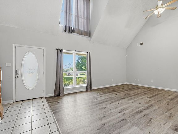 4th image of 217 W Rae Dr