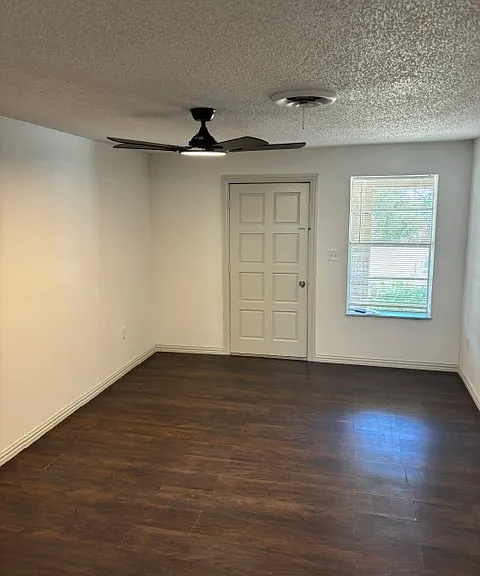1709 E Bankhead Dr — Photo 2