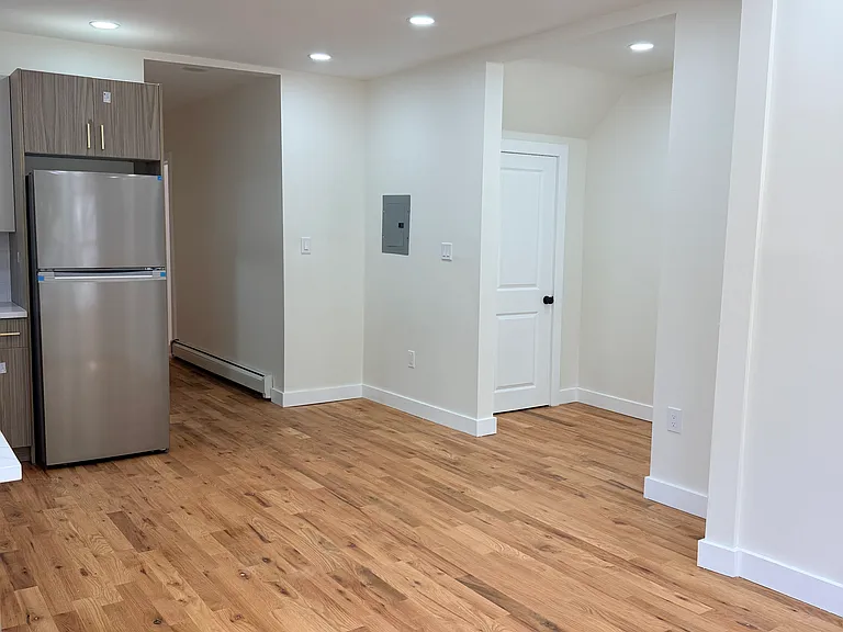 207-209 Hansbury Ave #1 — Photo 1