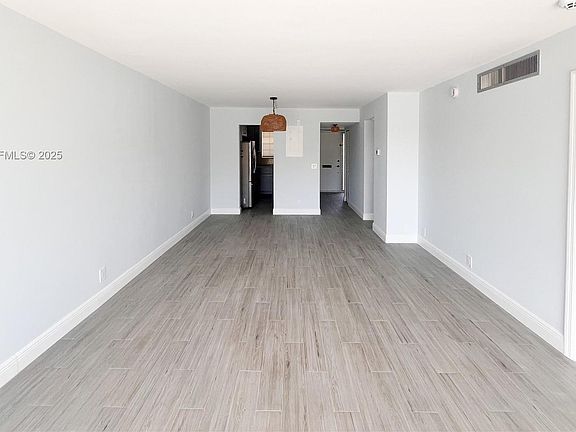 5th image of 769 Jeffery St #2-205