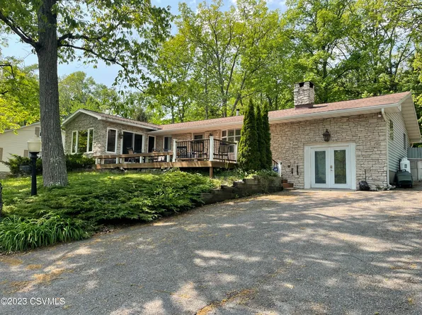 26 Club Dr, Nesquehoning, PA 18240