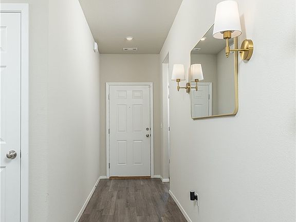 3rd image of 2932 W Obsidian St