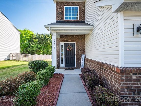 2nd image of 13901 Sunrise View Dr