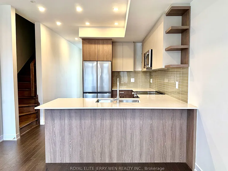 420 Lawrence Heights Way — Photo 3