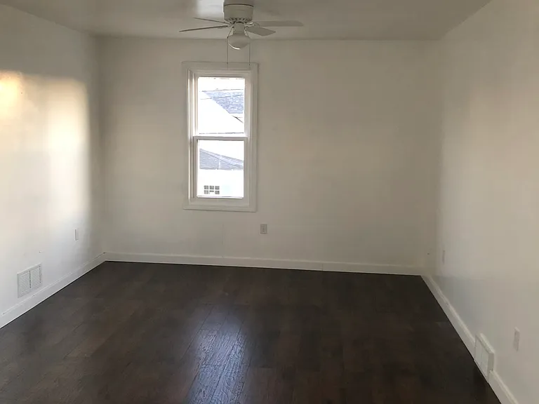13 W Madison St — Photo 9