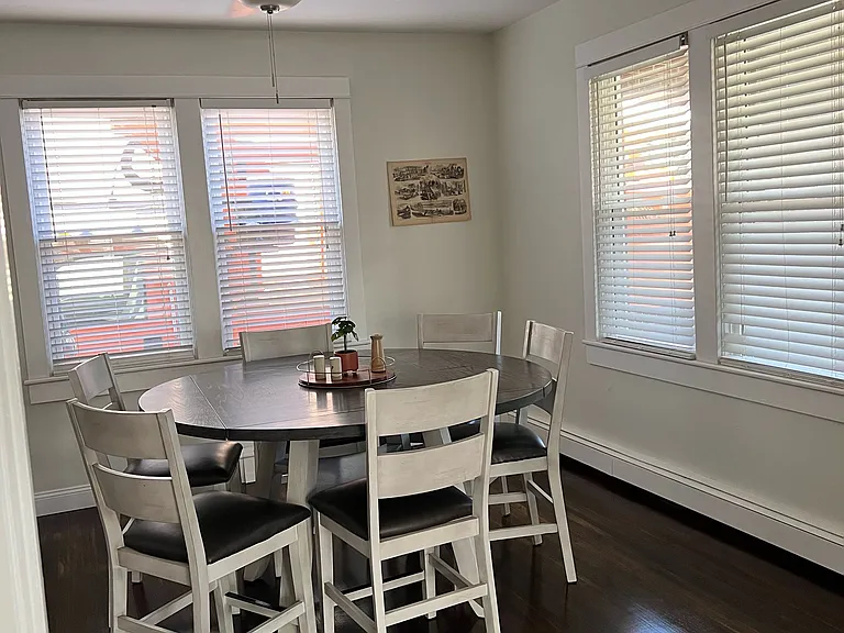 413 Florence Ave — Photo 10