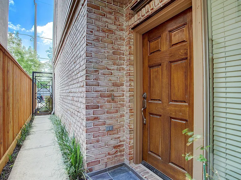 618 Asbury St — Photo 4