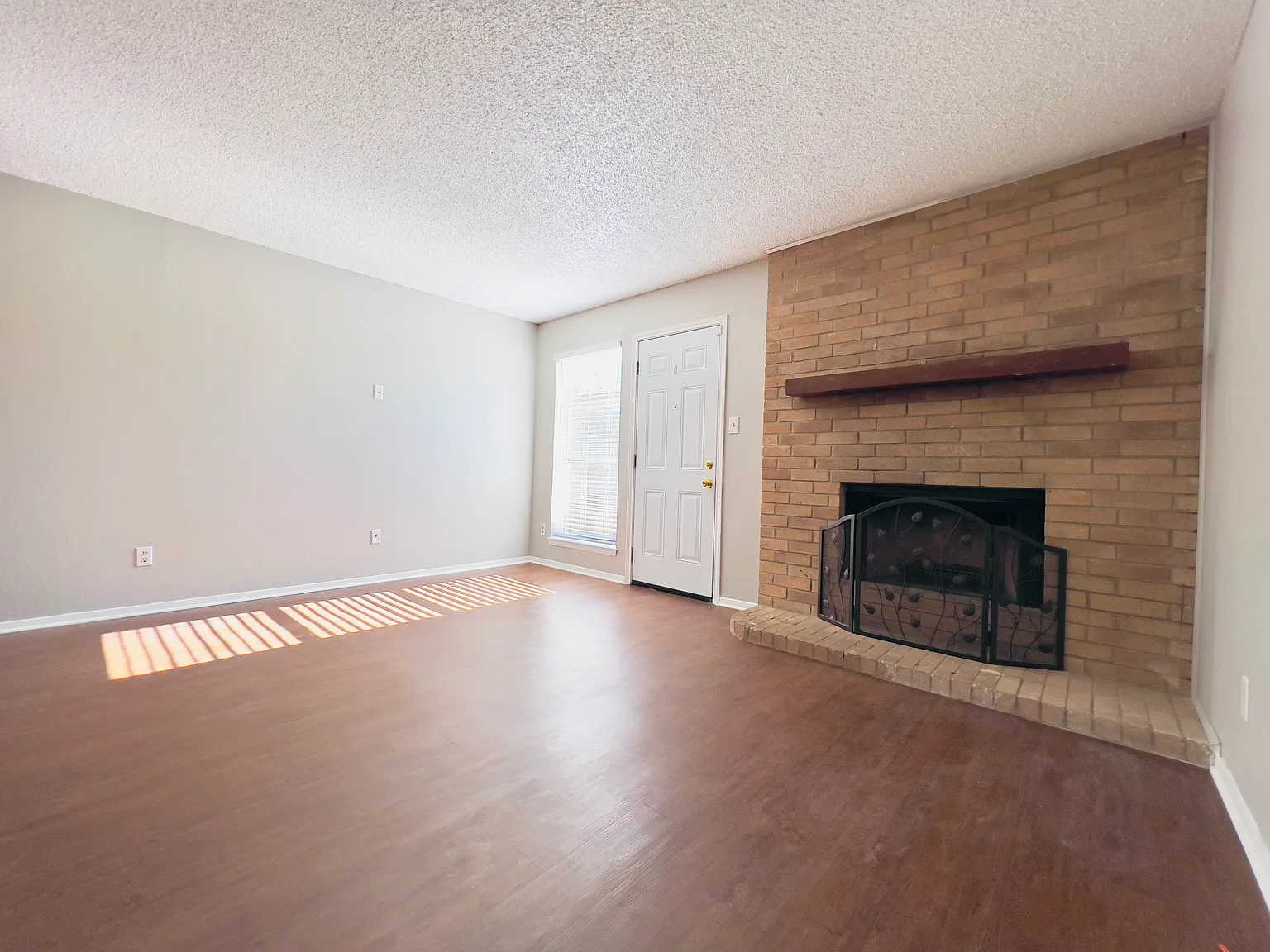 2 bed, 1.5 bath, 1115 sqft, $1,475 — Photo 3