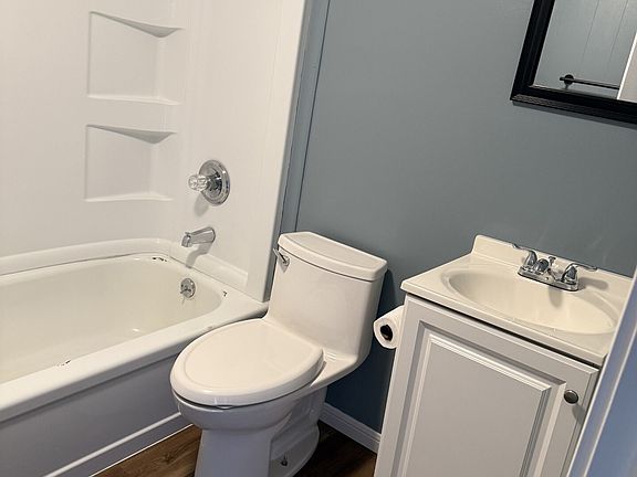 4th image of 6009 Spring St