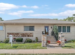 7656 Hamlin Ave, Skokie, IL 60076