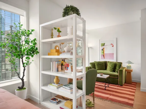 550 10th Avenue image 3 of 24