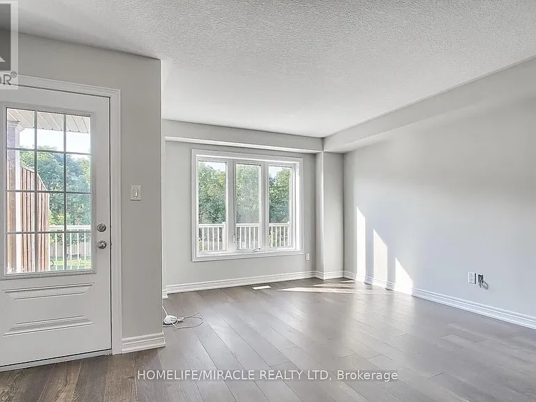 70 Knotty Pine Ave — Photo 13