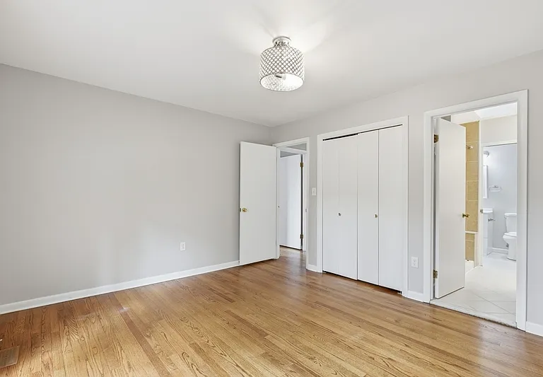 752 Ticonderoga Ave — Photo 16