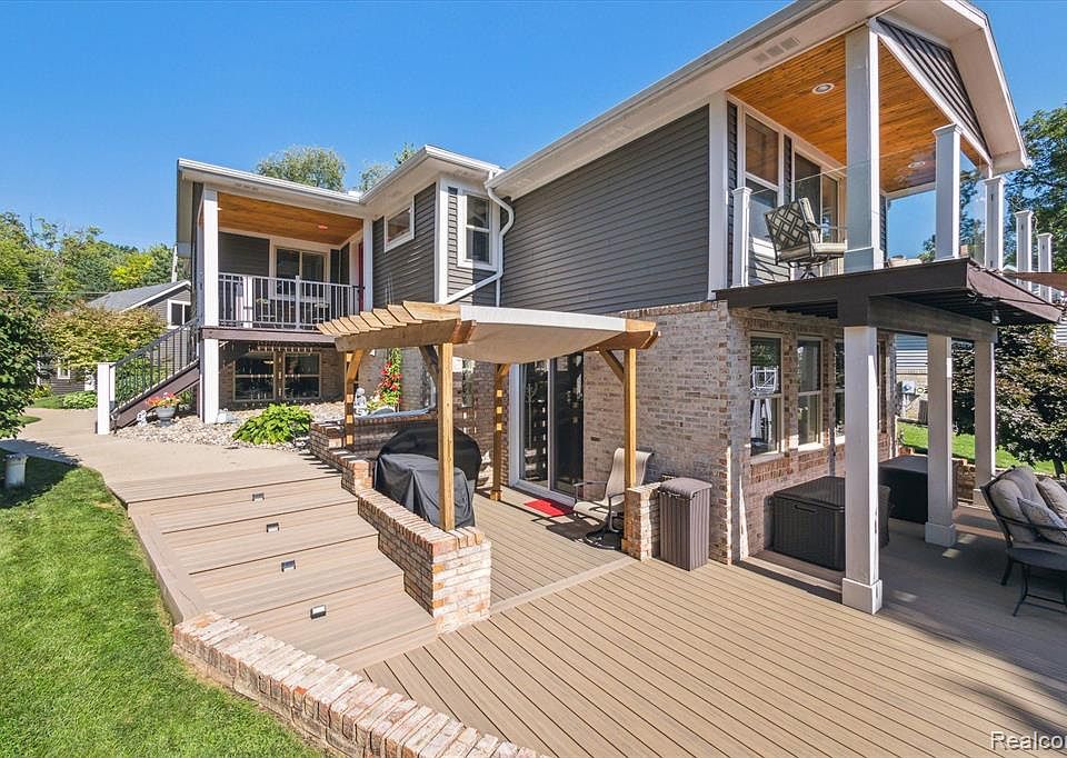 1983 Ridge Rd, White Lake, MI 48383 Zillow