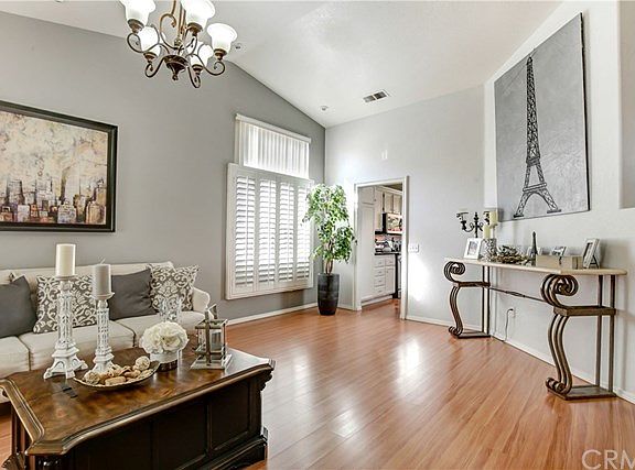 3rd image of 15655 Las Posas Dr