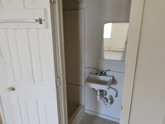 En suite full bathroom