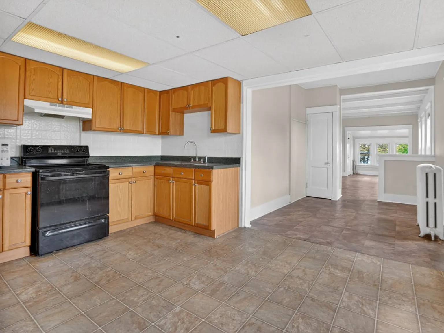 439 Columbia Ave W — Photo 3