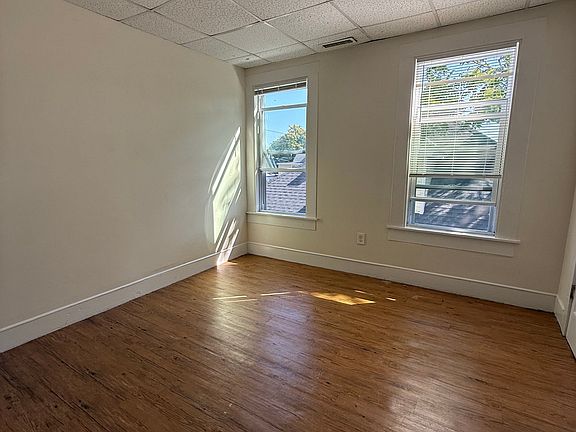 4th image of 11 Lilley Ave #1