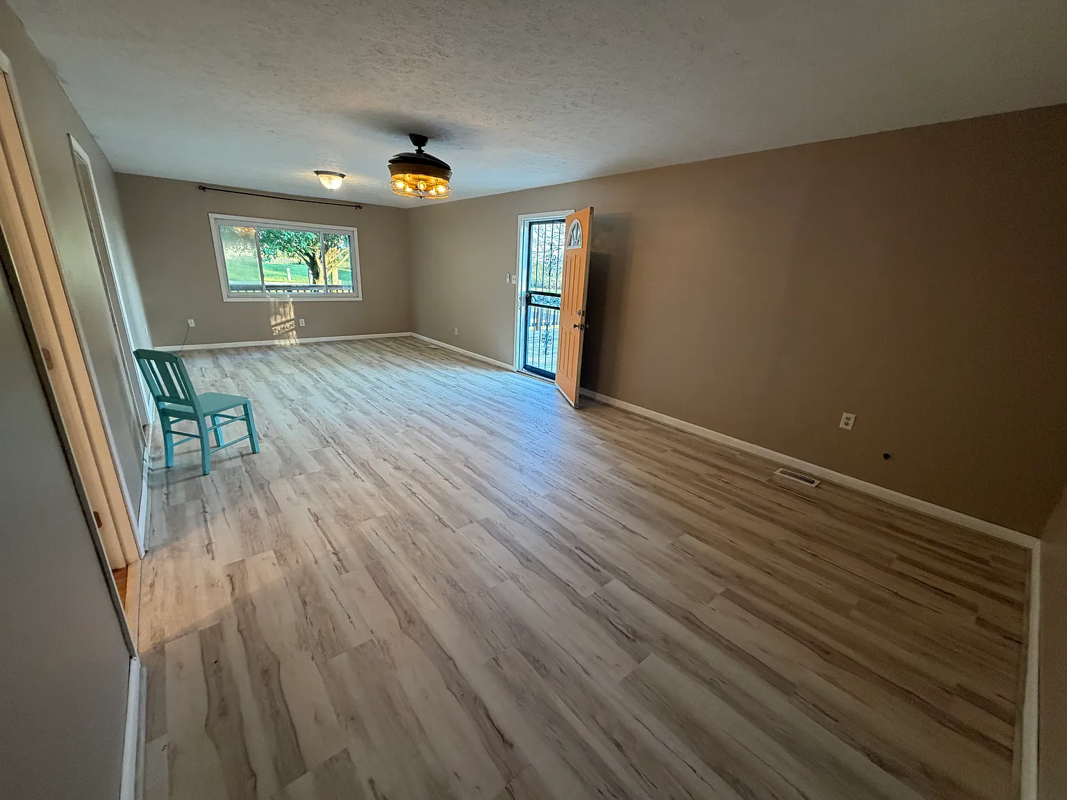 2 bed, 1650 sqft, $1,550 — Photo 3