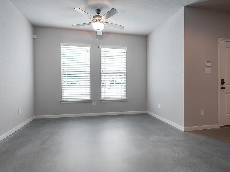 2729 Lubbock Ave — Photo 4