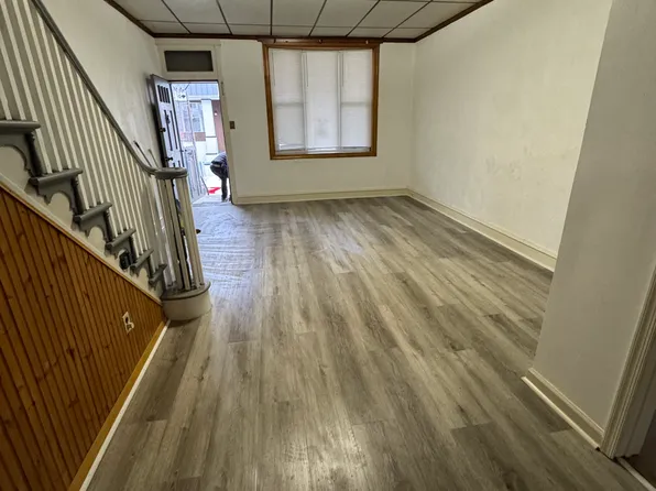 347 Roseberry St, Philadelphia, PA 19148