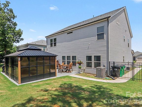 4th image of 11140 Comiskey Ln