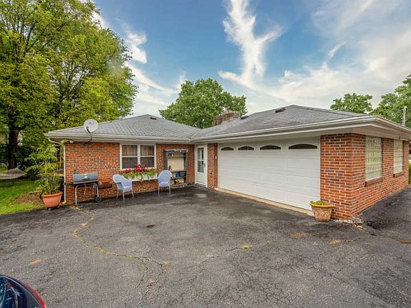 3rd image of 8181 Fontaine Ct