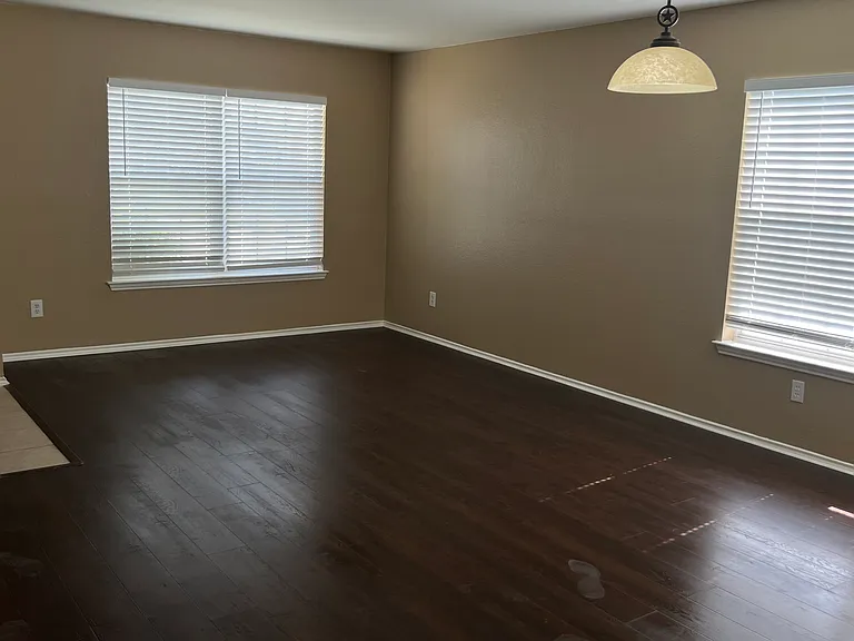 9328 Vernon Ct — Photo 2