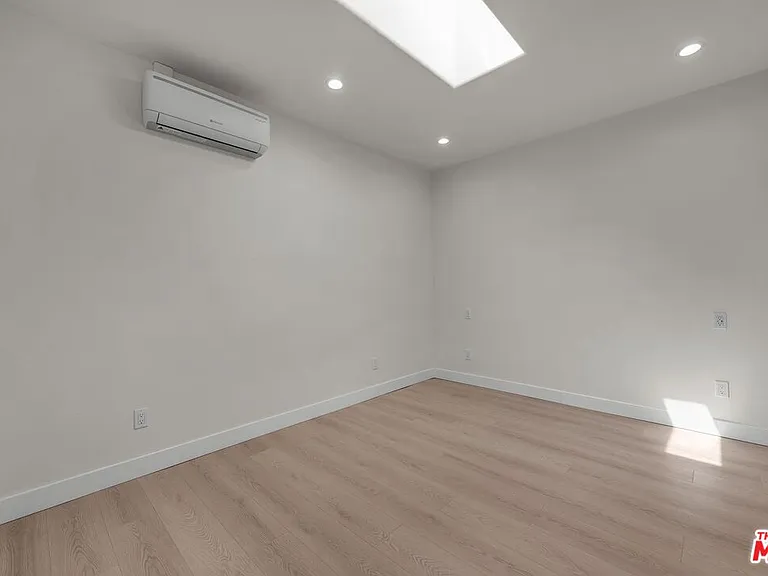 303 Culver Blvd — Photo 12