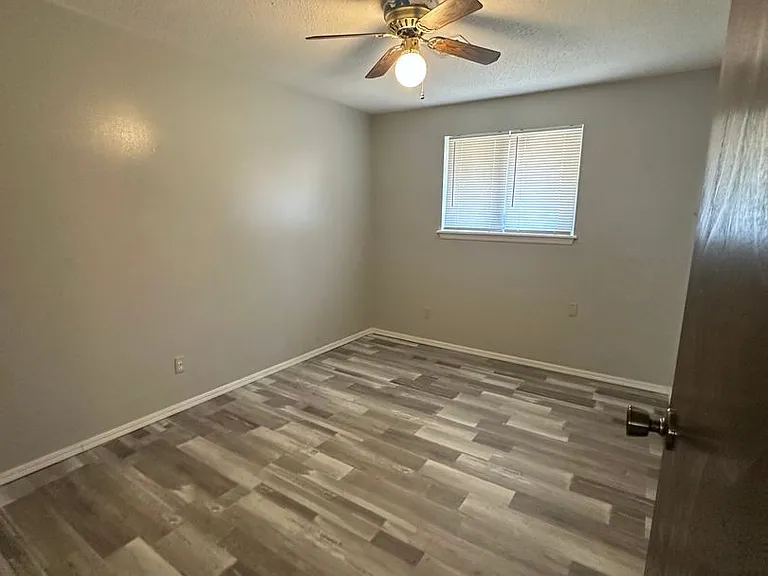 3904 Overland Dr — Photo 32
