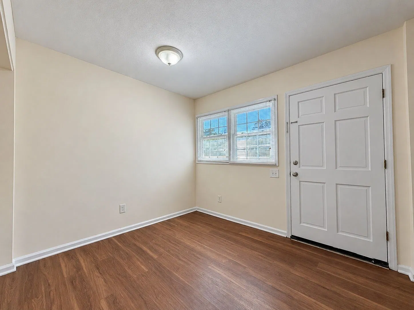 2 bed, 1.5 bath, $1,050 — Photo 2