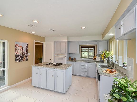 4th image of 14311 Piping Rock Ln
