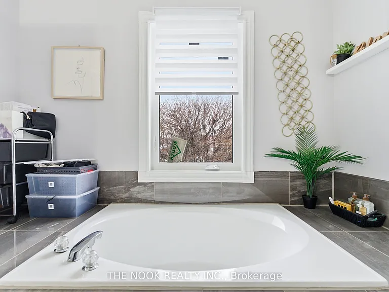 119 Brownstone Cres — Photo 20