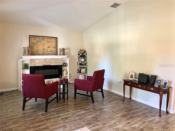 3rd image of 604 White Oak Way