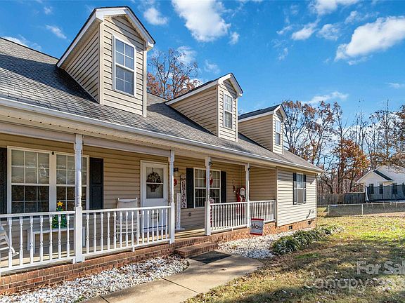 4th image of 926 Brooklee Dr