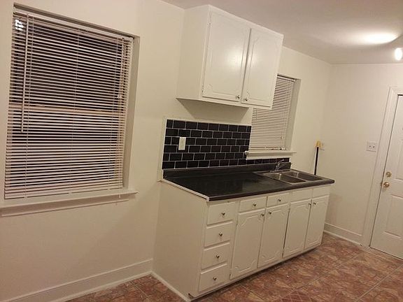 4th image of 1110 E Lawson St