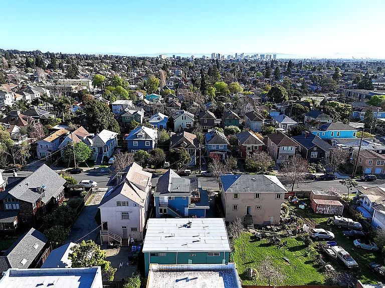 2045 Emerson St — Photo 14