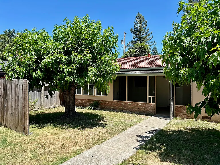 1815 Park St — Photo 5