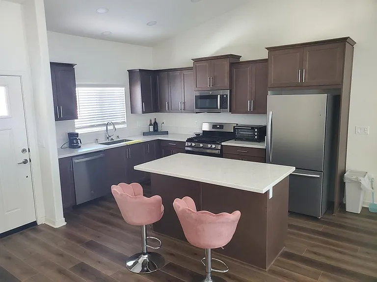 2398 Jackson Ct — Photo 3