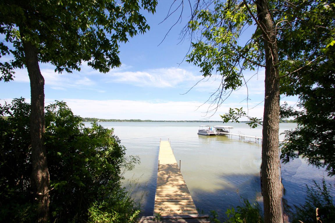 576 Lac La Belle Dr, Village Of Lac La Belle, WI 53066 Zillow