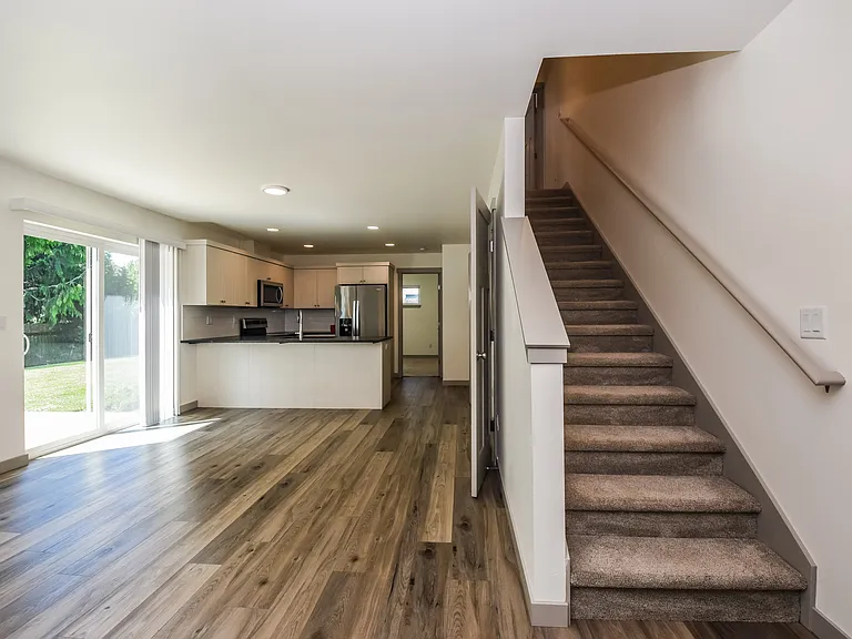2046 Aaron Dr — Photo 5