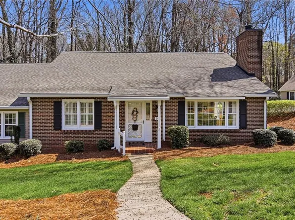 29 Brownstone Ln, Greensboro, NC 27410