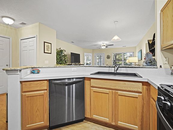 4th image of 788 W Barrington Cir #64