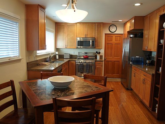 4th image of 385 N La Luna Ave