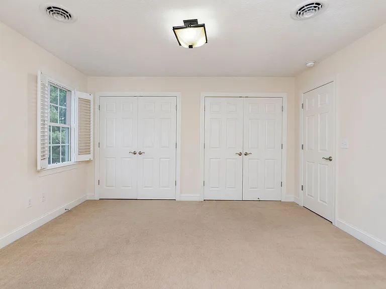 205 College Cir — Photo 33